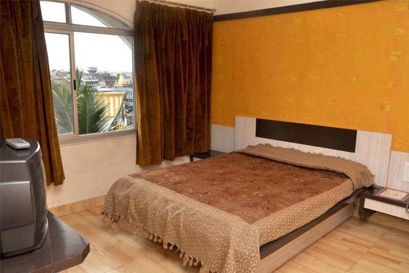 Sharan Hotel Shirdi Bagian luar foto